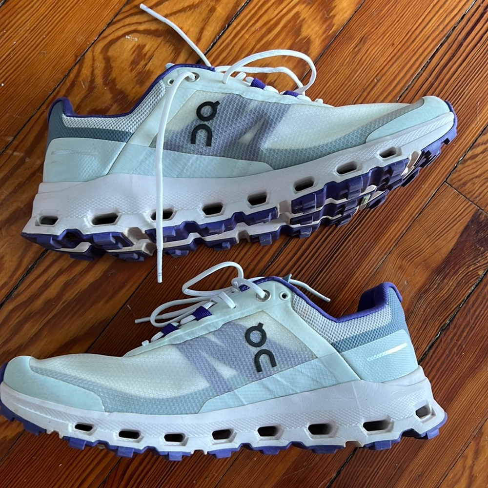 On Running Cloud Vista sneakers